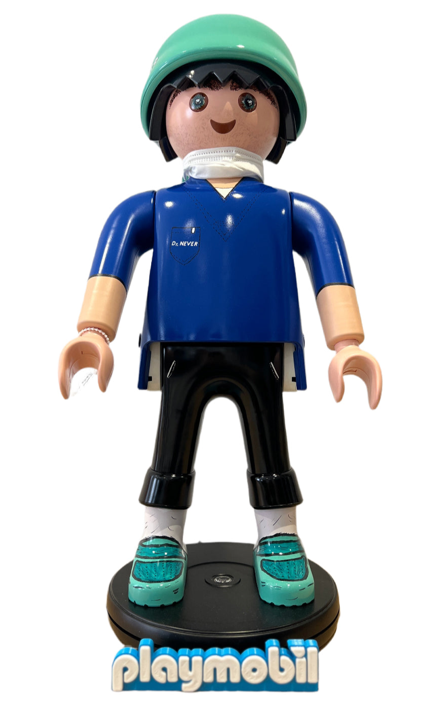 Ton Playmobil XXL CHIRURGIEN DENTISTE

Découvrez le monde incroyable d'Artoys Designer, où votre Playmo métier devient la véritable effigie publicitaire de votre entreprise, représentative de votre travail !

Que vous soyez peintre, cuisinier, pompier, policier, joueur de football, ou autre, Vanessa Fodera vous représente à partir d’un Playmobil XXL de 65 cm de haut.

Imaginez une mascotte d'entreprise ou un Playmobil géant qui vous représente parfaitement dans votre métier, placée à l'ac